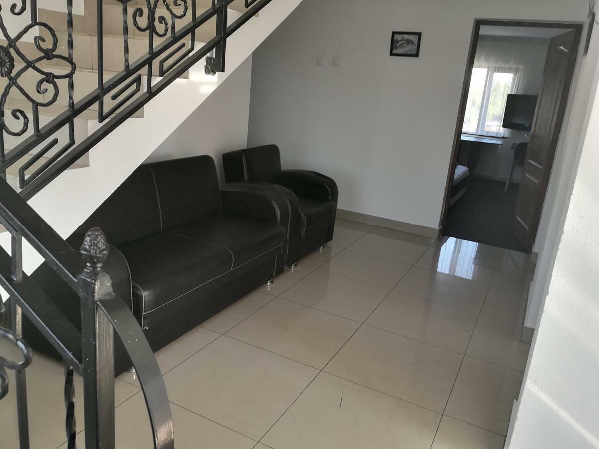 Pensiunea Platinum Târgu Jiu Exterior foto