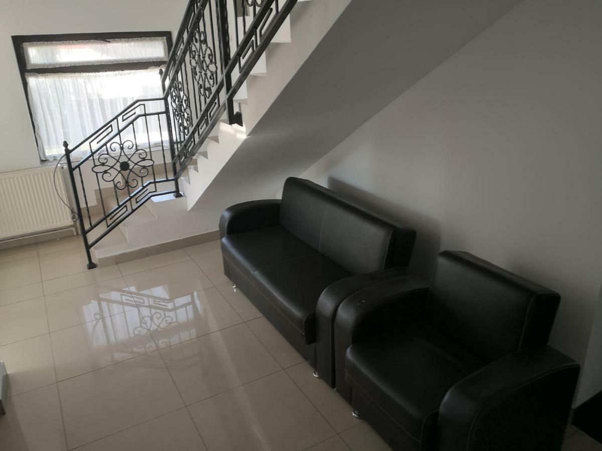 Pensiunea Platinum Târgu Jiu Exterior foto