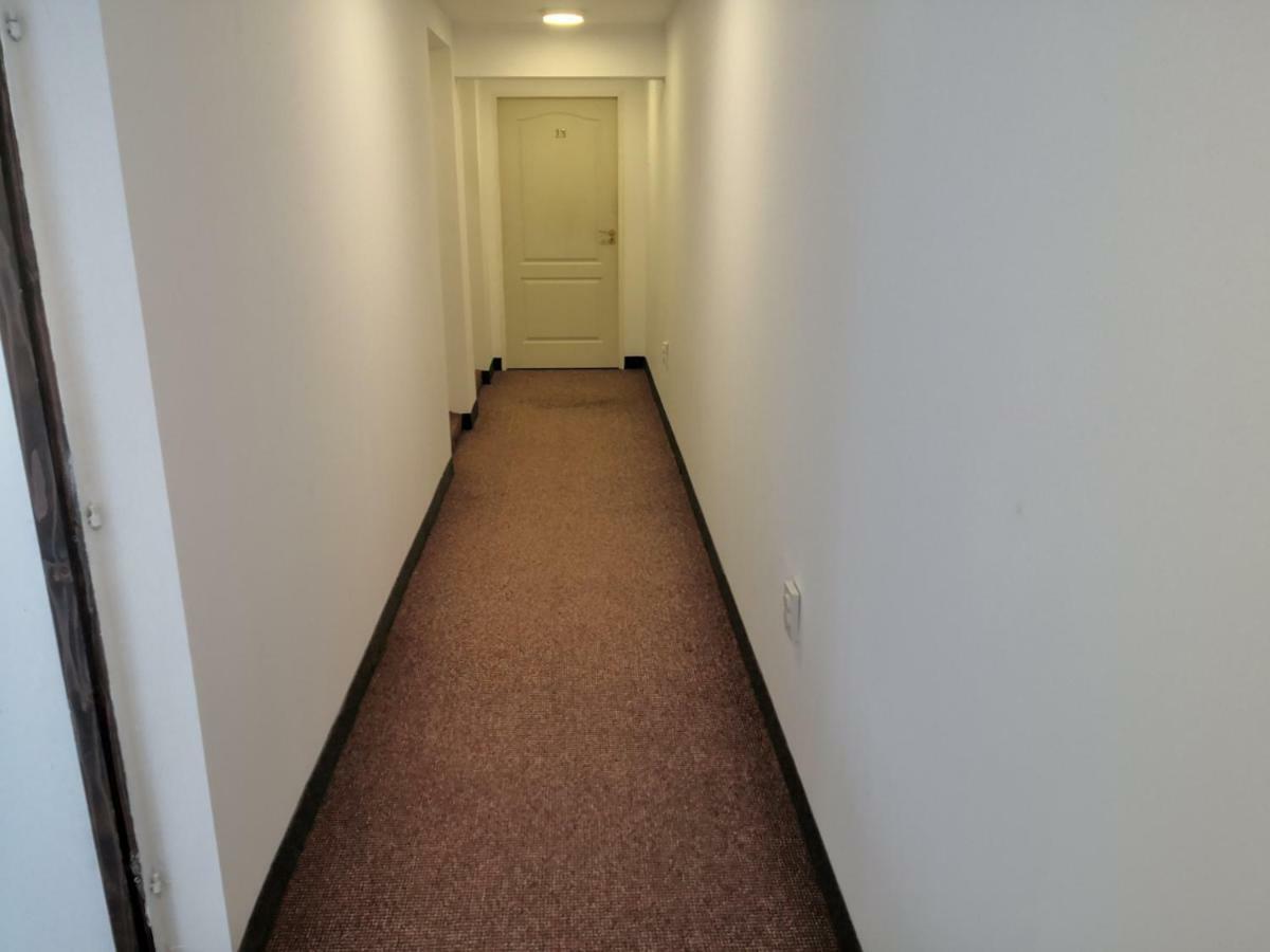 Pensiunea Platinum Târgu Jiu Exterior foto