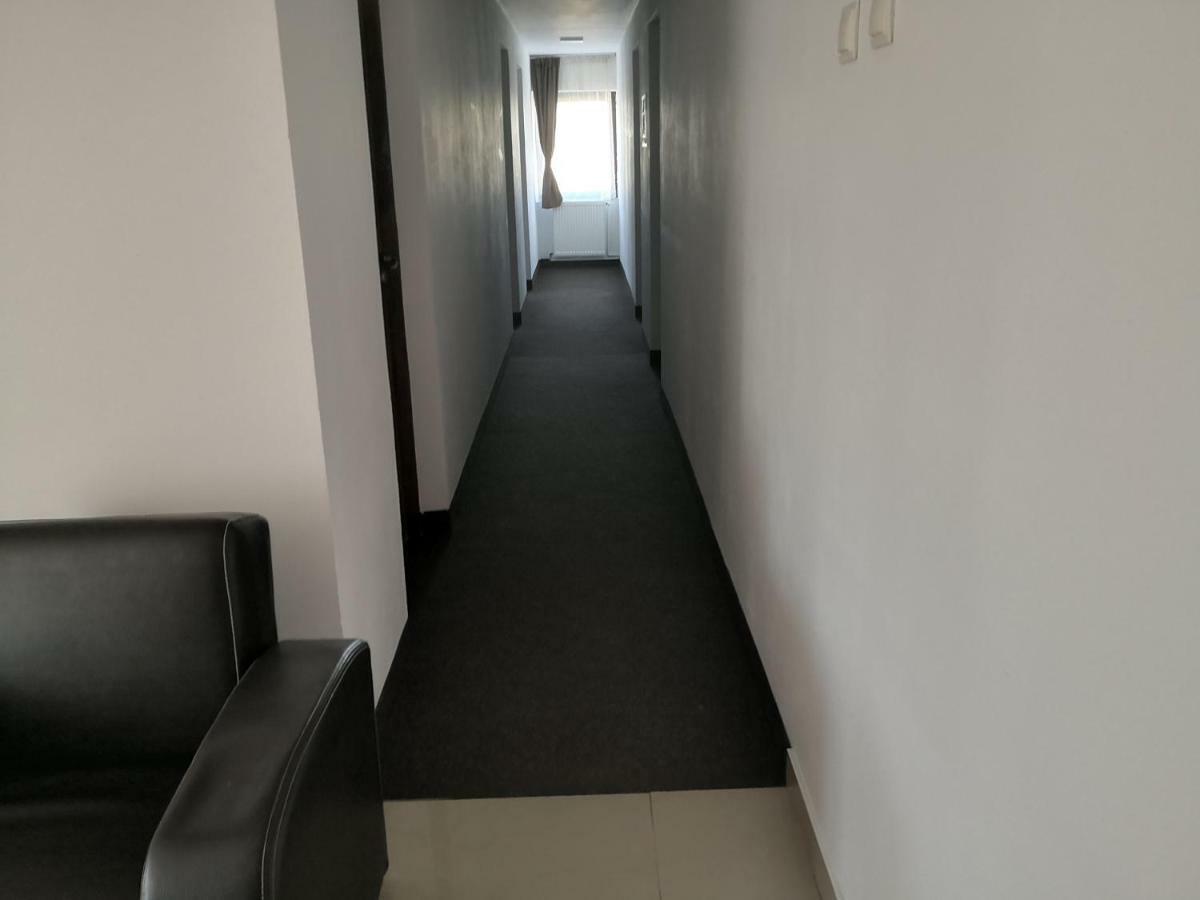 Pensiunea Platinum Târgu Jiu Exterior foto